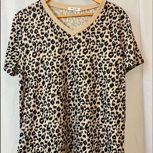 BLOOMING DOLLY LEOPARD PRINT TSHIRT.